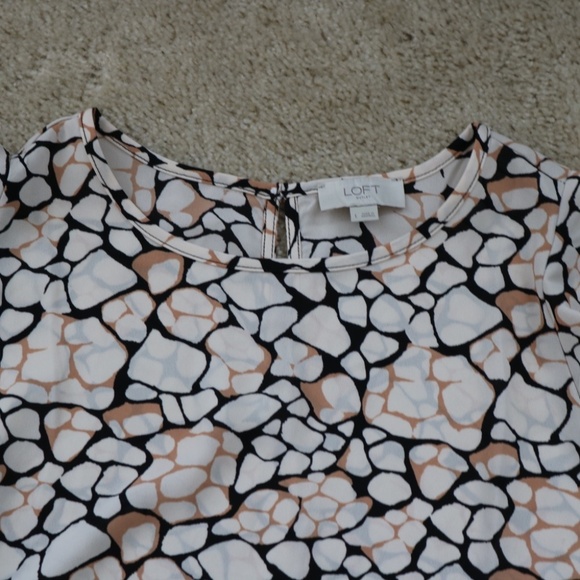 Loft Sleeve-Less Shirt - Picture 3 of 5